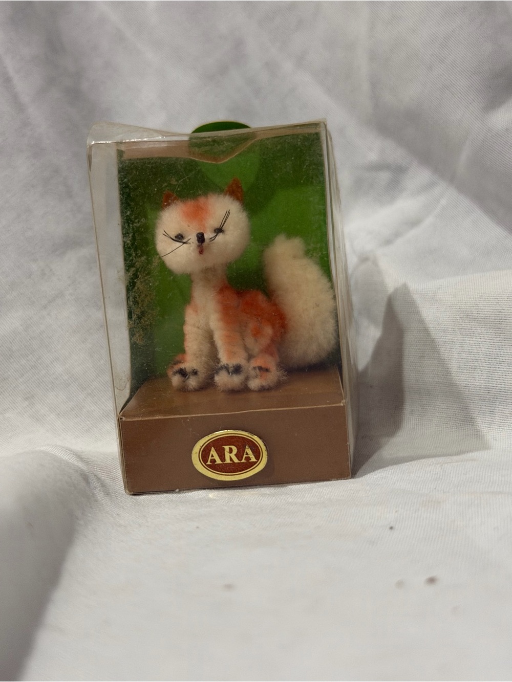 Ara Brown & Cream Miniature Display Box